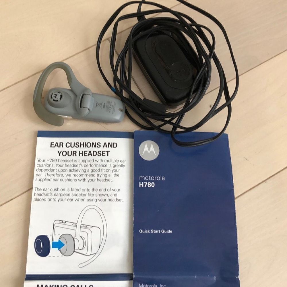 Motorola H780 Bluetooth Wireless Headset Ear-Cup Gray